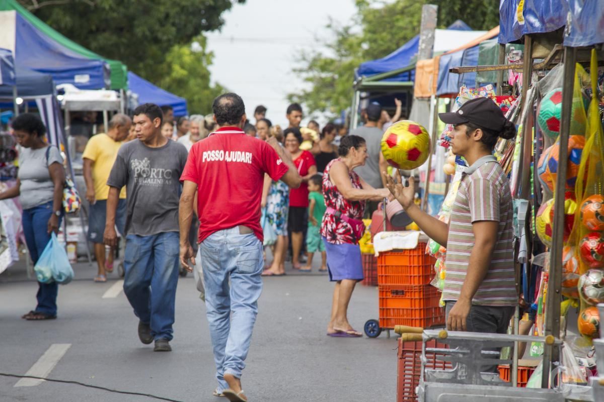 Feira livre em bairro de Cuiabá