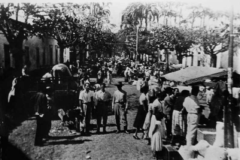 Praça Ipiranga histórica — as primeiras barracas organizadas